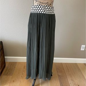 Anthropologie Dear Creatures olive Skirt size Small